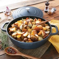 Lot Cocotte Légère Basse Ronde En Fonte D'aluminium 28 Cm Noir Et Deux Maniques Silicone -Fournitures Cuisine Boutique 209011 3 3 Lot cocotte legere basse ronde en fonte d aluminium 28 cm noir et deux maniques silicone Mathon