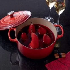 Le Creuset Cocotte Fonte Rond 24 Cm Cerise -Fournitures Cuisine Boutique 213179 2 3 Cocotte fonte rond 24 cm cerise Le Creuset