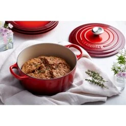 Le Creuset Cocotte Fonte Rond 26 Cm Cerise -Fournitures Cuisine Boutique 213184 3 3 Cocotte fonte rond 26 cm cerise Le Creuset