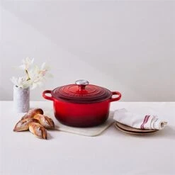 Le Creuset Cocotte Fonte Rond 26 Cm Cerise -Fournitures Cuisine Boutique 213184 4 3 Cocotte fonte rond 26 cm cerise Le Creuset
