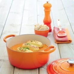 Le Creuset Cocotte Fonte Rond 26 Cm Volcanique -Fournitures Cuisine Boutique 213185 2 3 Cocotte fonte rond 26 cm volcanique Le Creuset