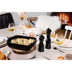 Peugeot Plat à Four Céramique Appolia Rectangulaire Noir Mat 36 Cm -Fournitures Cuisine Boutique 301367 3 2 Plat a four ceramique Appolia rectangulaire noir mat 36 cm Peugeot