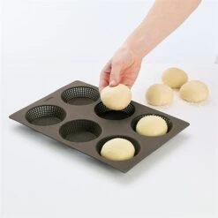Lekue Plaque Perforée 6 Petits Pains Ronds En Silicone -Fournitures Cuisine Boutique 35144 3 1 Plaque perforee 6 petits pains ronds en silicone Lekue