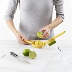 Joseph Joseph Presse-agrumes JuiceMax -Fournitures Cuisine Boutique 606038 2 1 Presse agrumes JuiceMax Joseph Joseph