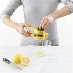 Joseph Joseph Presse-agrumes JuiceMax -Fournitures Cuisine Boutique 606038 4 1 Presse agrumes JuiceMax Joseph Joseph