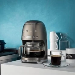 Smeg Machine à Café Filtre Chrome 1050 W DCF02SSEU -Fournitures Cuisine Boutique 700034 4 1 Machine a cafe Filtre chrome 1050 W DCF02SSEU Smeg
