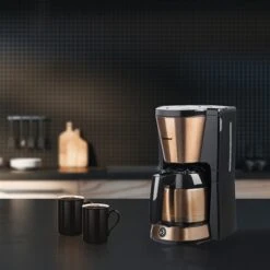 Bestron Cafetière Filtre Avec Verseuse Isotherme 8 Tasses 900 W Coloris Cuivre -Fournitures Cuisine Boutique 700100 3 1 Cafetiere filtre avec verseuse isotherme 8 tasses 900 W coloris cuivre Bestron