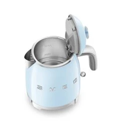Smeg Mini Bouilloire 0,8 L 1400 W KLF05PBEU Bleu Azur -Fournitures Cuisine Boutique 702031 2 4 Mini bouilloire 0 8 L 1400 W KLF05PBEU bleu azur Smeg