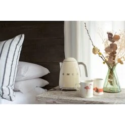 Smeg Bouilloire Crème 1,7 L 2400 W KLF03CREU 8 Smeg Bouilloire Crème 1,7 L 2400 W KLF03CREU -Fournitures Cuisine Boutique 702065 3 1 Bouilloire creme 1 7 L 2400 W KLF03CREU Smeg